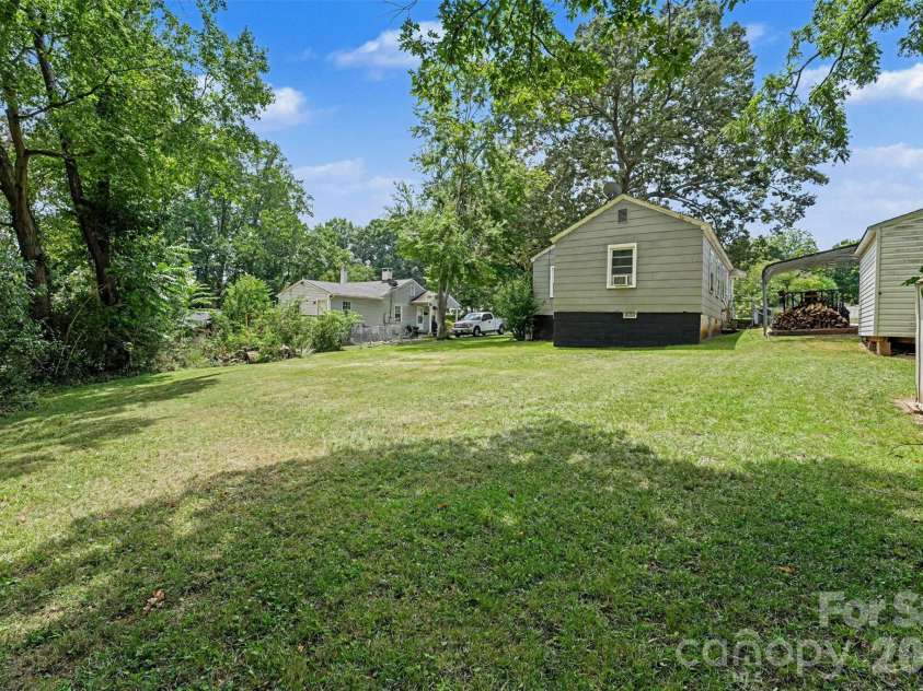 109 Pine Street, Lowell, NC 28098.  MLS# CAR4404707, YatesRealty ID 39578. 