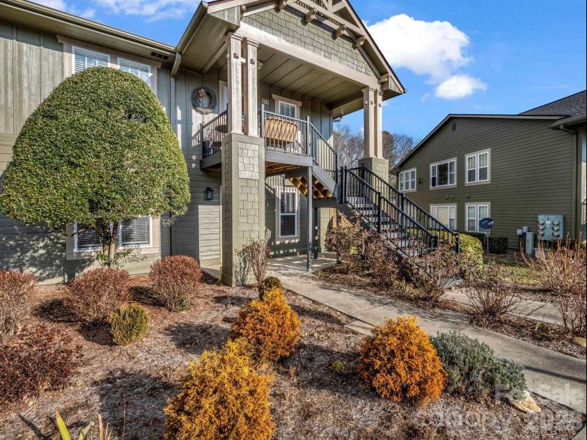 1505 Deermouse Way, Hendersonville, NC 28792.  MLS# CAR4330344, YatesRealty ID 3958. 