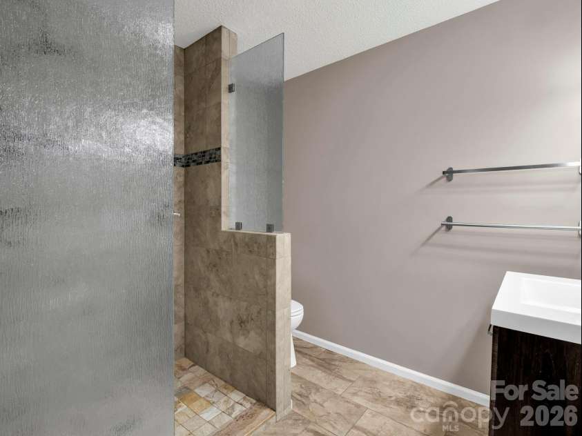 1505 Deermouse Way, Hendersonville, NC 28792.  MLS# CAR4330344, YatesRealty ID 3958. Primary Bathroom