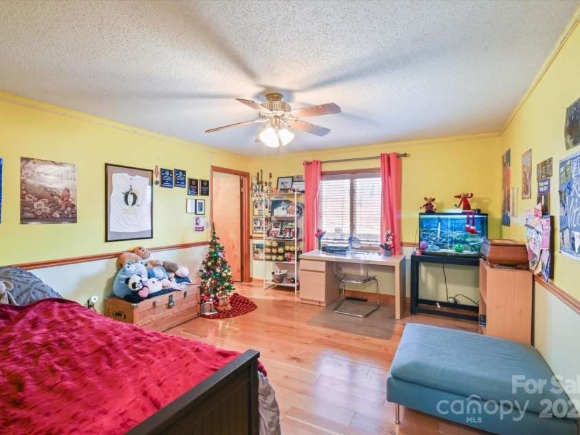 285 Oak Ridge Circle, Columbus, NC 28722.  MLS# CAR4207669, YatesRealty ID 3958. 