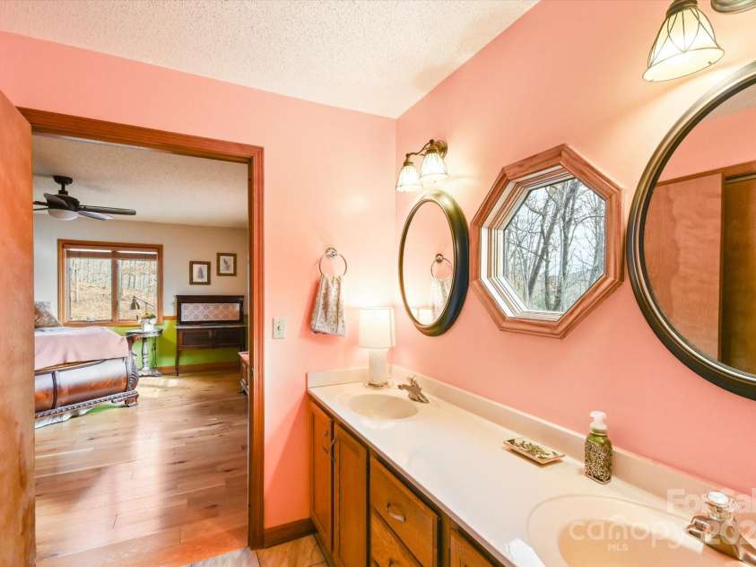 285 Oak Ridge Circle, Columbus, NC 28722.  MLS# CAR4207669, YatesRealty ID 3958. 