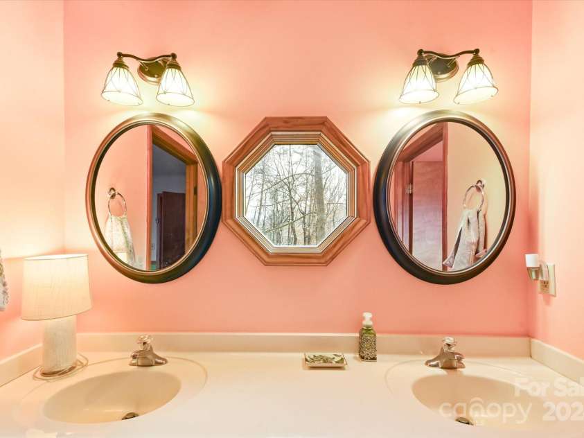 285 Oak Ridge Circle, Columbus, NC 28722.  MLS# CAR4207669, YatesRealty ID 3958. 