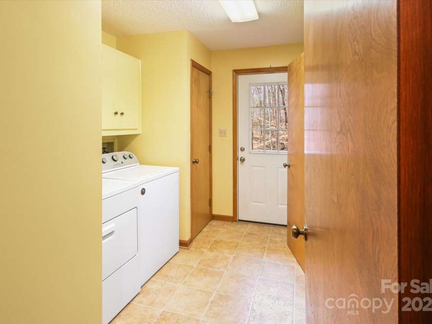 285 Oak Ridge Circle, Columbus, NC 28722.  MLS# CAR4207669, YatesRealty ID 3958. 