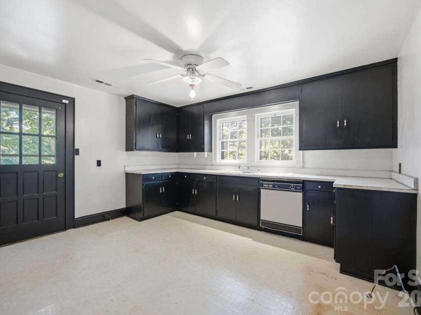 301 Meadow Street, Spencer, NC 28159.  MLS# CAR4407172, YatesRealty ID 39581. 