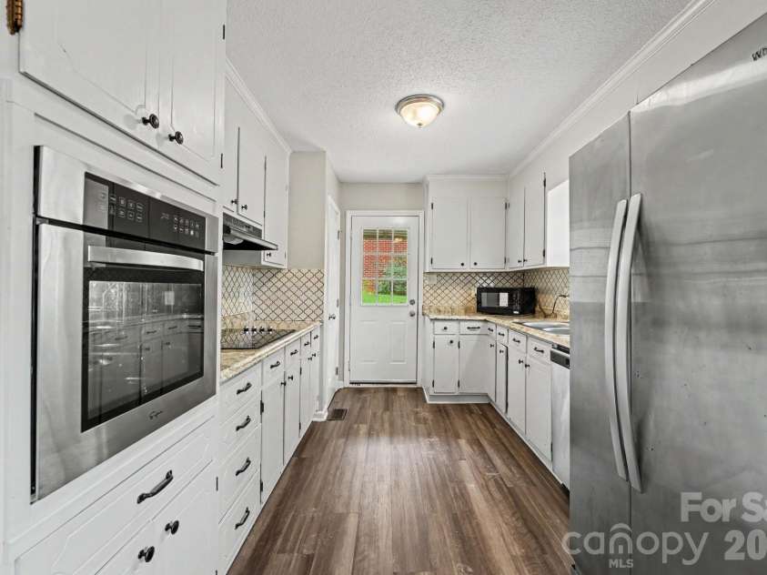 630 Colonial Drive, Statesville, NC 28625.  MLS# CAR4406178, YatesRealty ID 39583. 