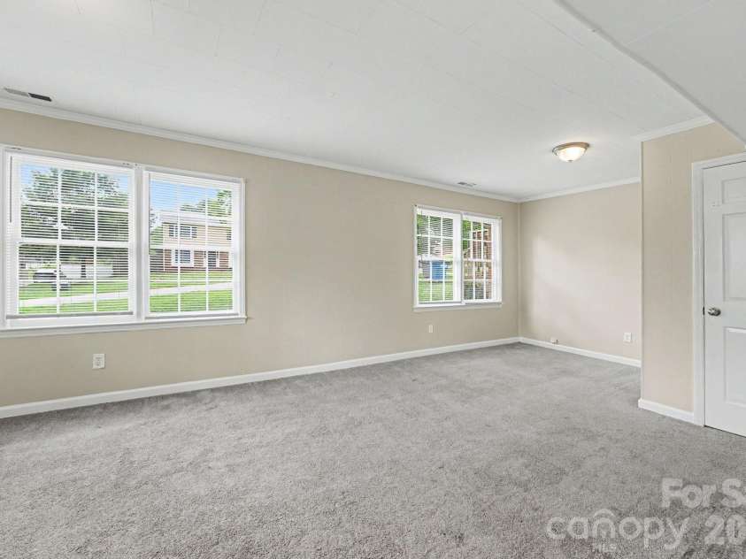 630 Colonial Drive, Statesville, NC 28625.  MLS# CAR4406178, YatesRealty ID 39583. 