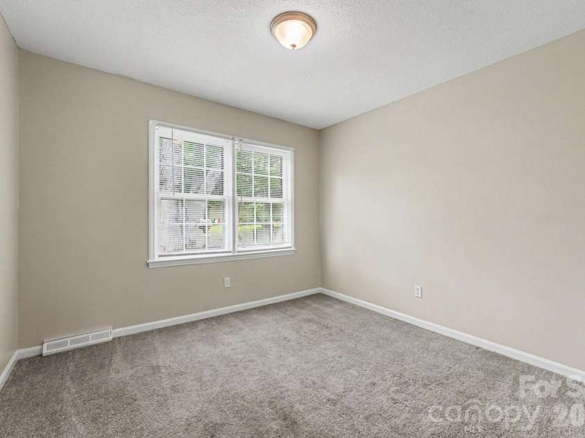 630 Colonial Drive, Statesville, NC 28625.  MLS# CAR4406178, YatesRealty ID 39583. 
