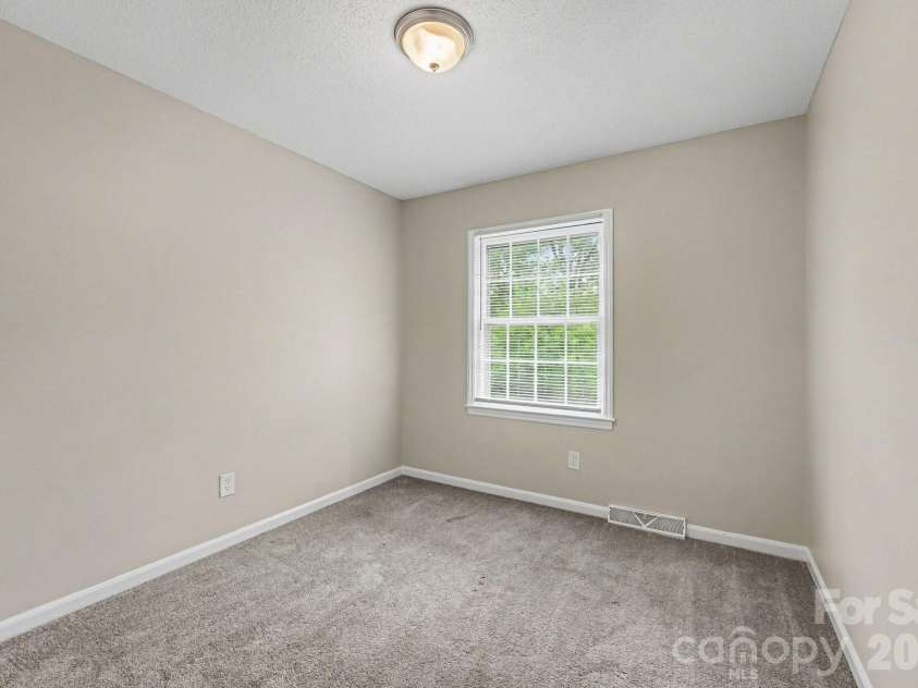 630 Colonial Drive, Statesville, NC 28625.  MLS# CAR4406178, YatesRealty ID 39583. 