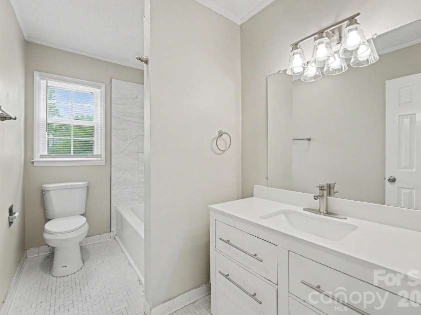 630 Colonial Drive, Statesville, NC 28625.  MLS# CAR4406178, YatesRealty ID 39583. 