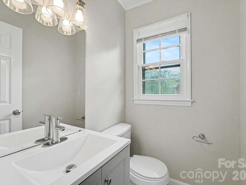 630 Colonial Drive, Statesville, NC 28625.  MLS# CAR4406178, YatesRealty ID 39583. 