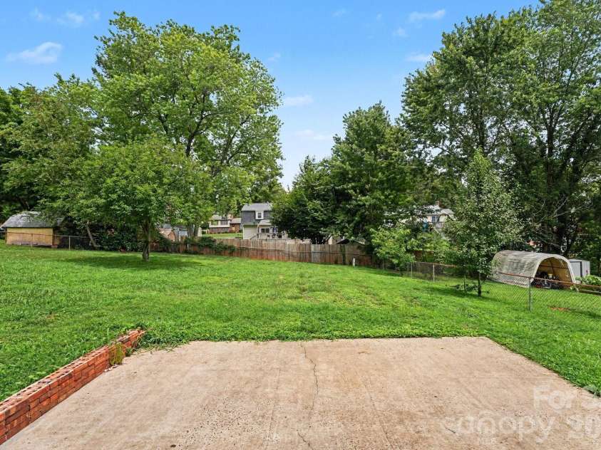 630 Colonial Drive, Statesville, NC 28625.  MLS# CAR4406178, YatesRealty ID 39583. 