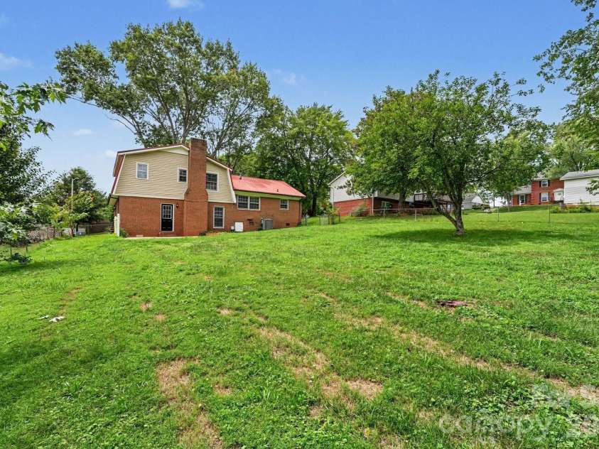 630 Colonial Drive, Statesville, NC 28625.  MLS# CAR4406178, YatesRealty ID 39583. 