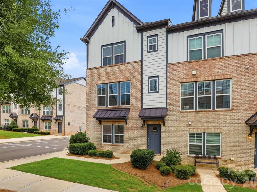 604 Tudor Park Way, Charlotte, NC 28211.  MLS# CAR4395139, YatesRealty ID 39584. 