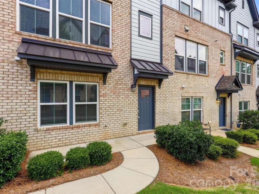 604 Tudor Park Way, Charlotte, NC 28211.  MLS# CAR4395139, YatesRealty ID 39584. 