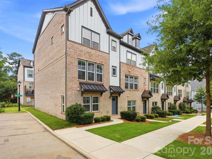 604 Tudor Park Way, Charlotte, NC 28211.  MLS# CAR4395139, YatesRealty ID 39584. 