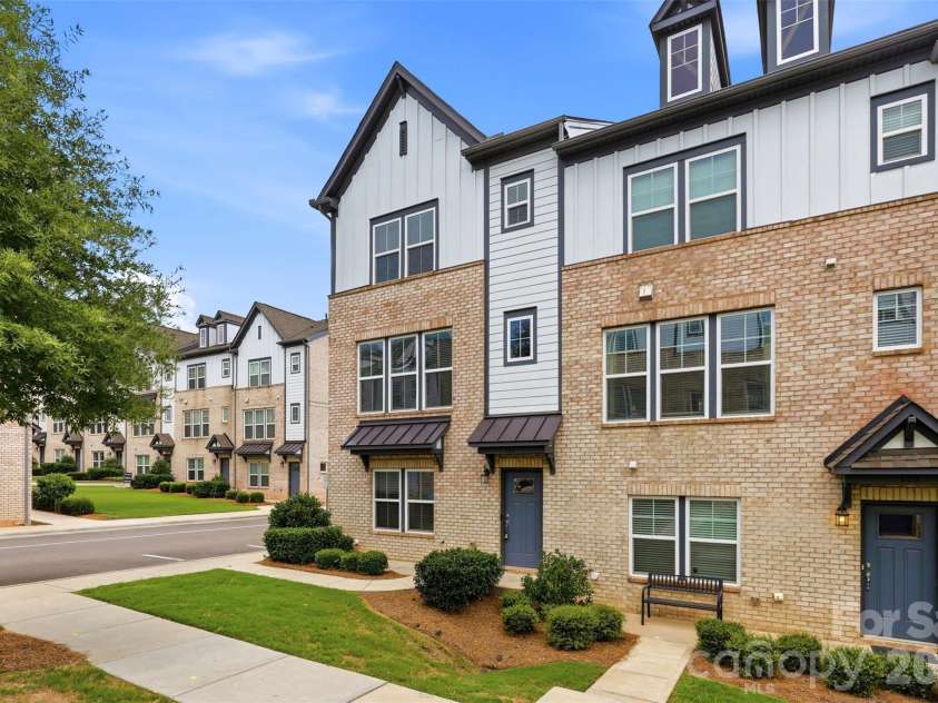 604 Tudor Park Way, Charlotte, NC 28211.  MLS# CAR4395139, YatesRealty ID 39584. 