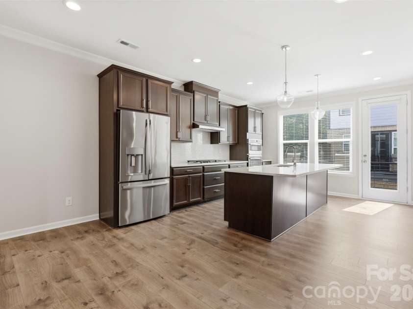 604 Tudor Park Way, Charlotte, NC 28211.  MLS# CAR4395139, YatesRealty ID 39584. 