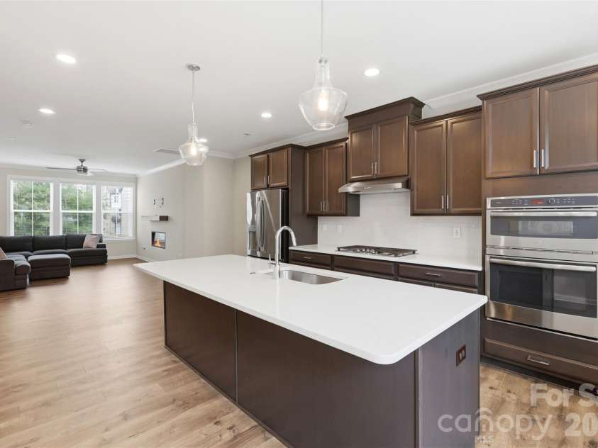 604 Tudor Park Way, Charlotte, NC 28211.  MLS# CAR4395139, YatesRealty ID 39584. 