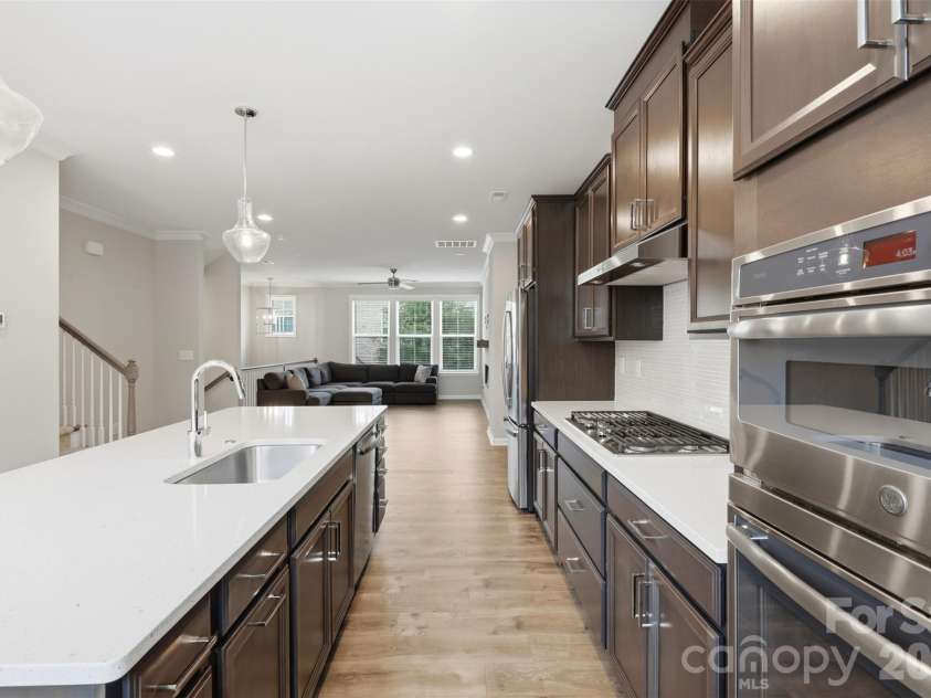604 Tudor Park Way, Charlotte, NC 28211.  MLS# CAR4395139, YatesRealty ID 39584. 