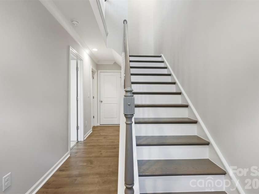 604 Tudor Park Way, Charlotte, NC 28211.  MLS# CAR4395139, YatesRealty ID 39584. 