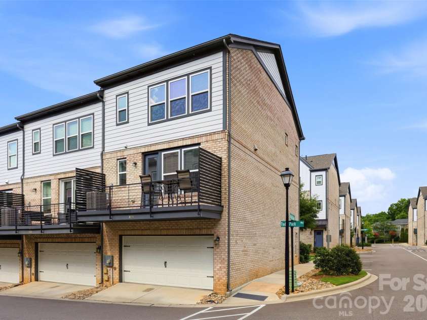 604 Tudor Park Way, Charlotte, NC 28211.  MLS# CAR4395139, YatesRealty ID 39584. 