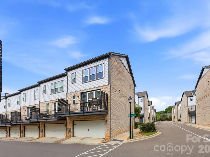604 Tudor Park Way, Charlotte, NC 28211.  MLS# CAR4395139, YatesRealty ID 39584. 