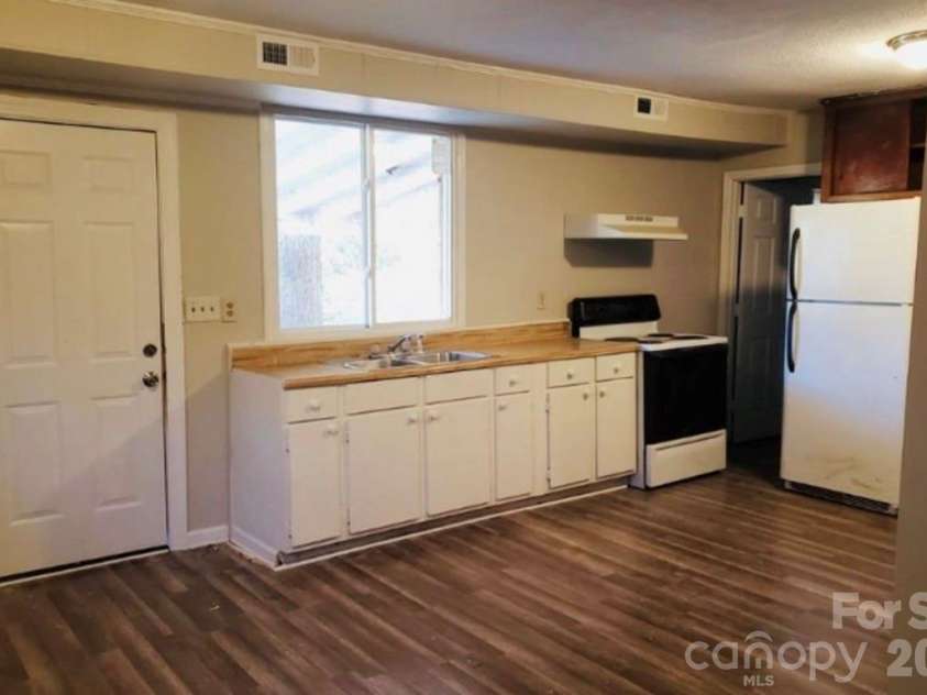 1336 Norris Avenue, Charlotte, NC 28206.  MLS# CAR4403283, YatesRealty ID 39585. 
