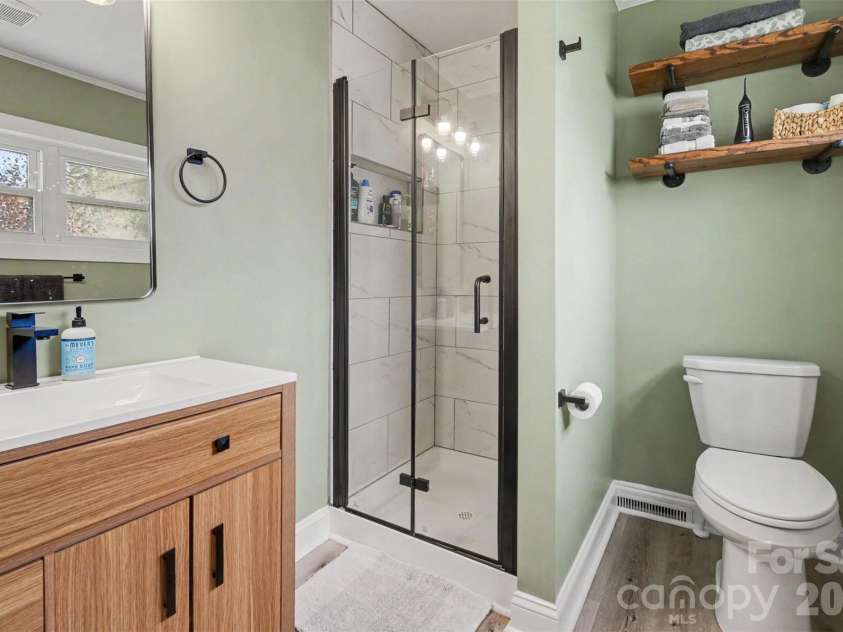 166 Wilson Street, Concord, NC 28025.  MLS# CAR4406783, YatesRealty ID 39586. Primary en suite bath