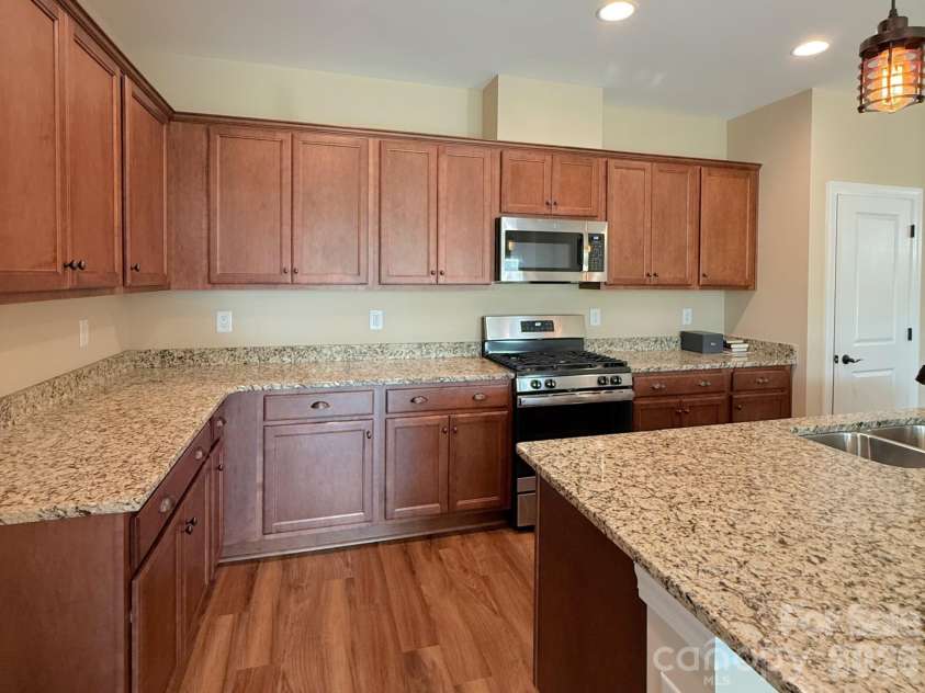 6281 Raven Rock Drive, Denver, NC 28037.  MLS# CAR4401364, YatesRealty ID 39588. Close kitchen cabinets