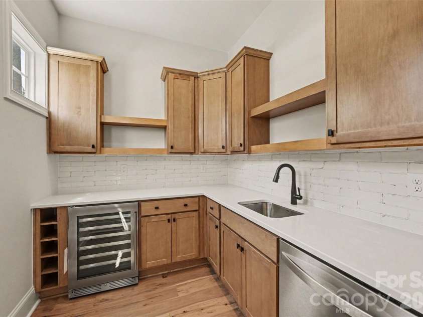 4021 Harmattan Drive, Denver, NC 28037.  MLS# CAR4406004, YatesRealty ID 39589. Scullery