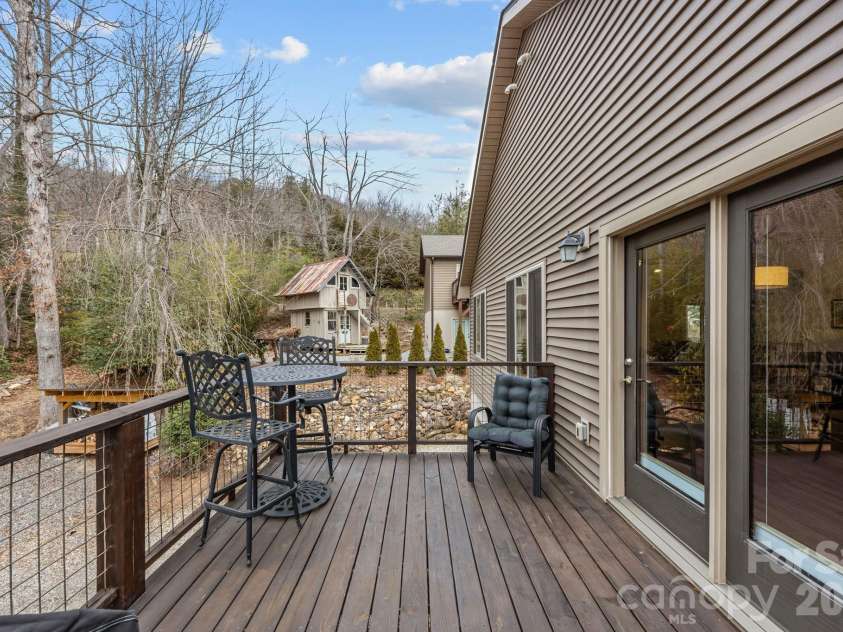 19 Dunsmore Avenue, Black Mountain, NC 28711.  MLS# CAR4337265, YatesRealty ID 3959. 