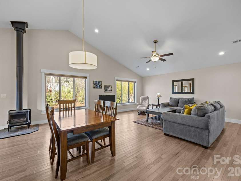 19 Dunsmore Avenue, Black Mountain, NC 28711.  MLS# CAR4337265, YatesRealty ID 3959. Real hardwood floors
