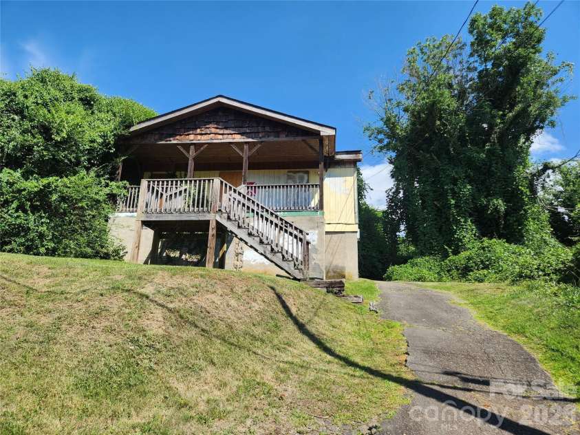 53 Max Street, Asheville, NC 28801.  MLS# CAR4406126, YatesRealty ID 39590. 
