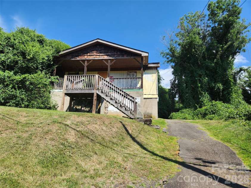53 Max Street, Asheville, NC 28801.  MLS# CAR4406126, YatesRealty ID 39590. 