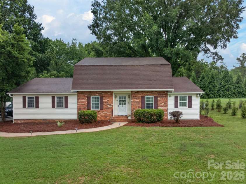 140 Raintree Road, Advance, NC 27006.  MLS# CAR4404161, YatesRealty ID 39593. 