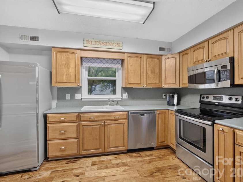 140 Raintree Road, Advance, NC 27006.  MLS# CAR4404161, YatesRealty ID 39593. 