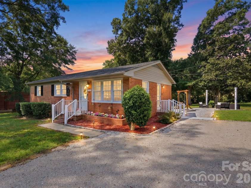 2624 Quiet Acres Road, Lancaster, SC 29720.  MLS# CAR4406270, YatesRealty ID 39596. 