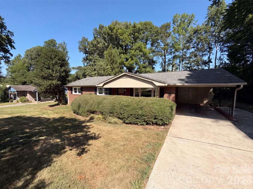 4305 Dawnwood Drive, Gastonia, NC 28056.  MLS# CAR4406530, YatesRealty ID 39599. 