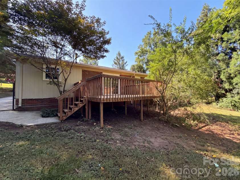 4305 Dawnwood Drive, Gastonia, NC 28056.  MLS# CAR4406530, YatesRealty ID 39599. 