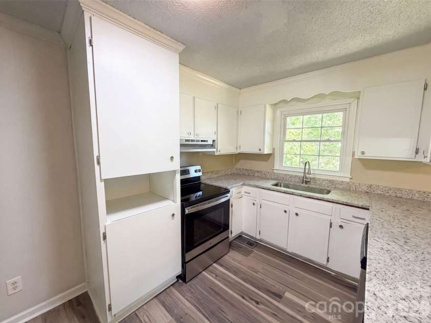 4305 Dawnwood Drive, Gastonia, NC 28056.  MLS# CAR4406530, YatesRealty ID 39599. 