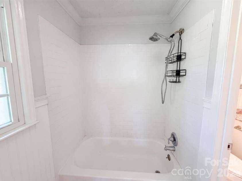 4305 Dawnwood Drive, Gastonia, NC 28056.  MLS# CAR4406530, YatesRealty ID 39599. 
