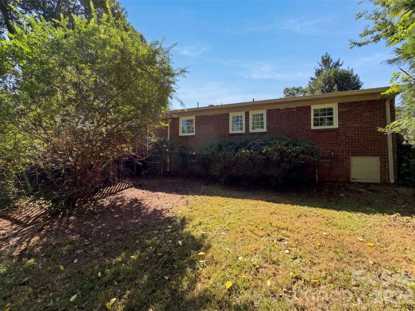 4305 Dawnwood Drive, Gastonia, NC 28056.  MLS# CAR4406530, YatesRealty ID 39599. 