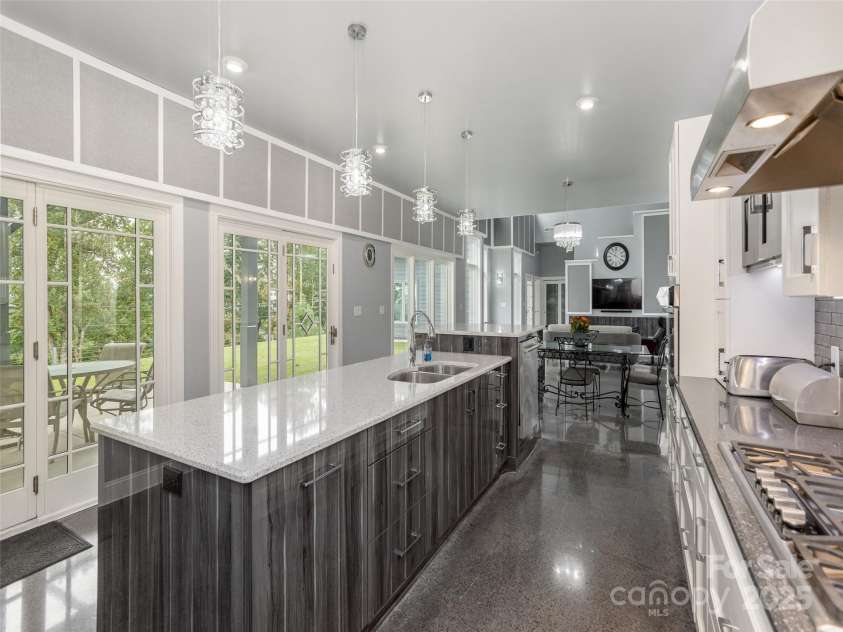 161 Birchwood Drive, Hendersonville, NC 28739.  MLS# CAR4309211, YatesRealty ID 396. 