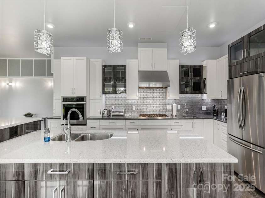 161 Birchwood Drive, Hendersonville, NC 28739.  MLS# CAR4309211, YatesRealty ID 396. 