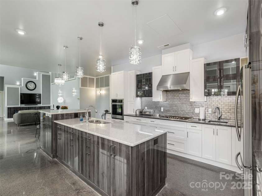 161 Birchwood Drive, Hendersonville, NC 28739.  MLS# CAR4309211, YatesRealty ID 396. Kitchen with Quartz Countertops