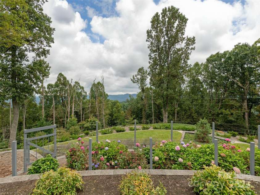 161 Birchwood Drive, Hendersonville, NC 28739.  MLS# CAR4309211, YatesRealty ID 396. Terraced Gardens
