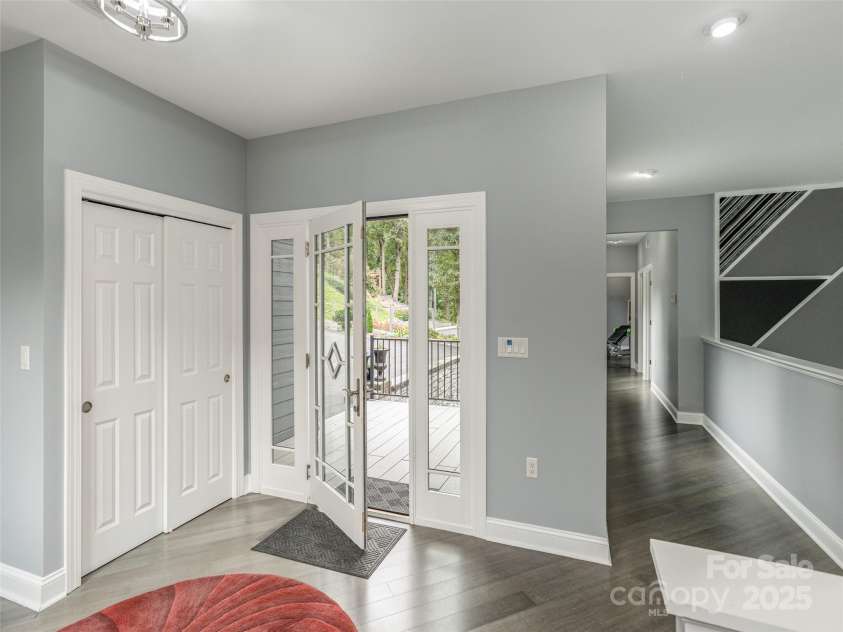 161 Birchwood Drive, Hendersonville, NC 28739.  MLS# CAR4309211, YatesRealty ID 396. Welcoming Foyer