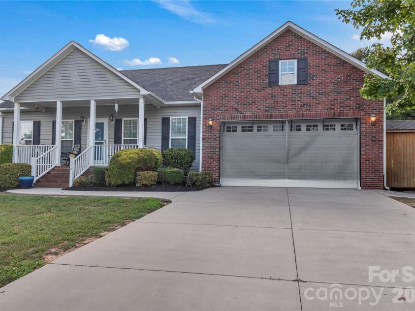119 Brookview Drive, Shelby, NC 28152.  MLS# CAR4407213, YatesRealty ID 39600. 