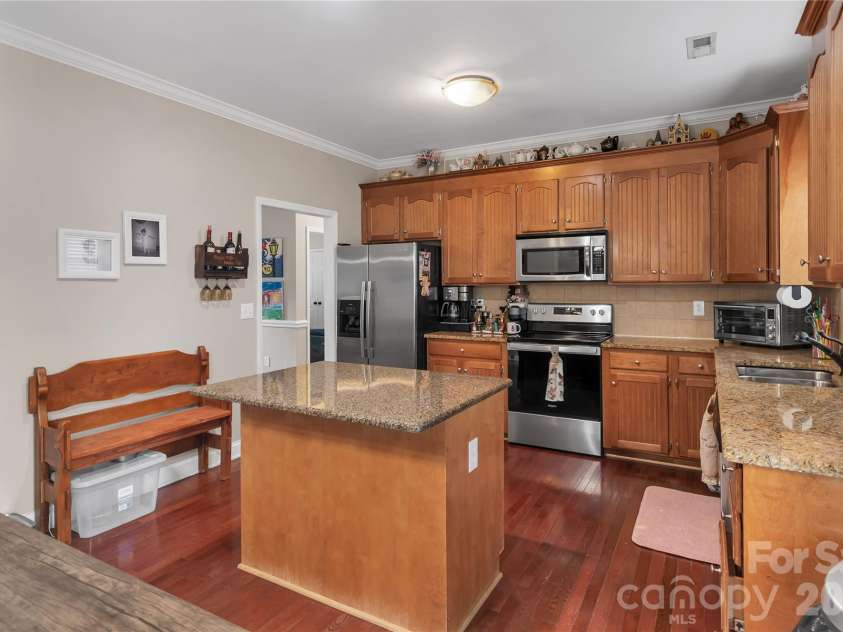 119 Brookview Drive, Shelby, NC 28152.  MLS# CAR4407213, YatesRealty ID 39600. 