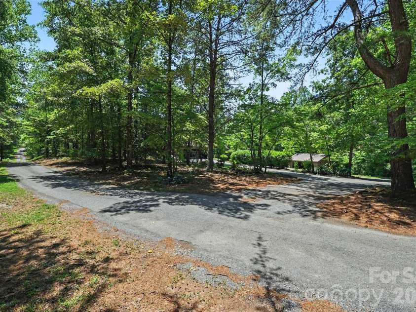 121 Mossy Rock Trail, Iron Station, NC 28080.  MLS# CAR4399129, YatesRealty ID 39601. Driveway